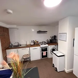 Comfortable Away From Home, Self Catering Flat, Town Centre, Free Parking Cheltenham